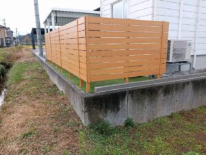 樹脂フェンスを設置しました